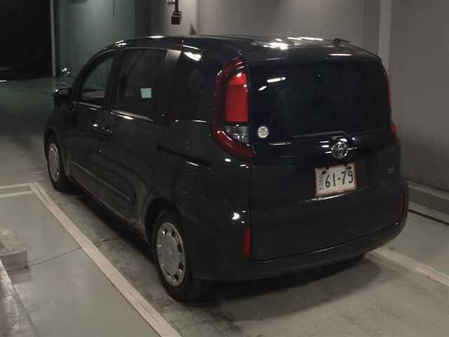 2023 Toyota Sienta G auction photo 2