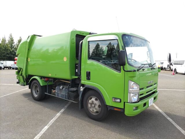 Japan Auction Vehicles 8 2011 Isuzu Elf Packer auction photo