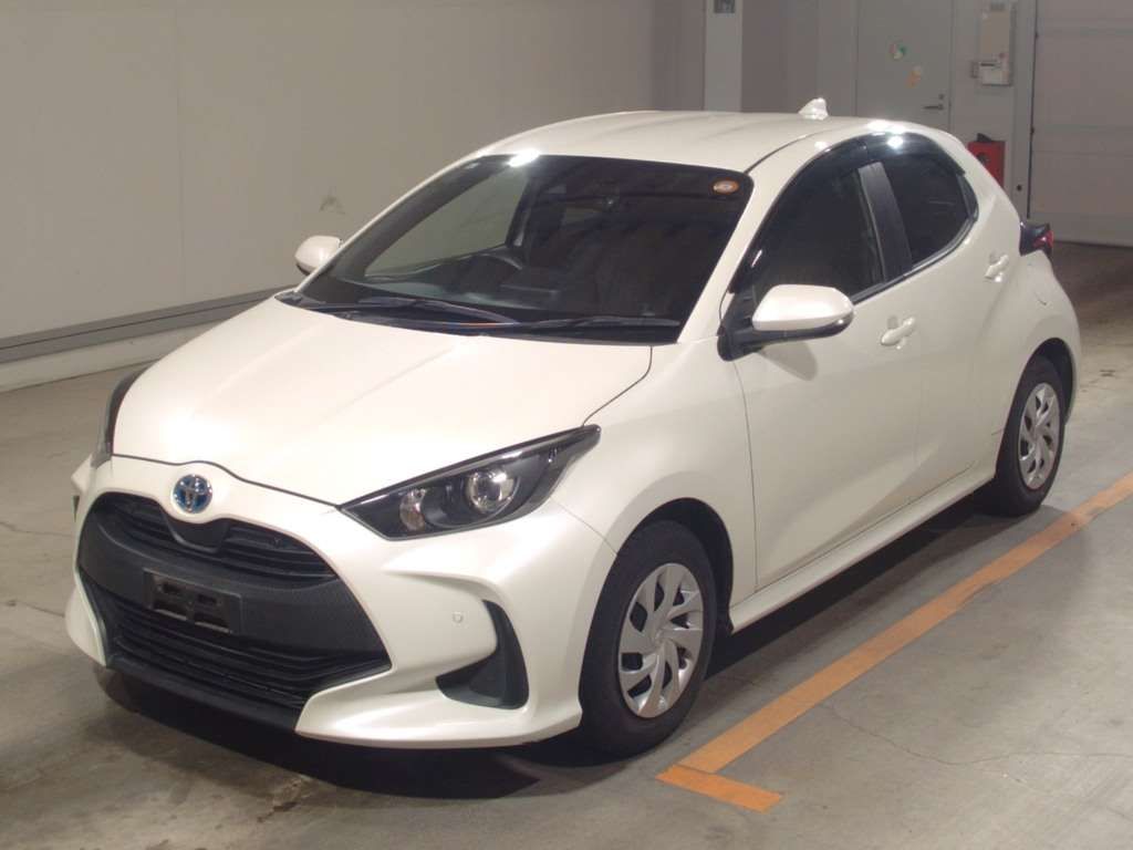 Japan Auction Vehicles 4 2021 Toyota Yaris ハイブリッドX auction photo