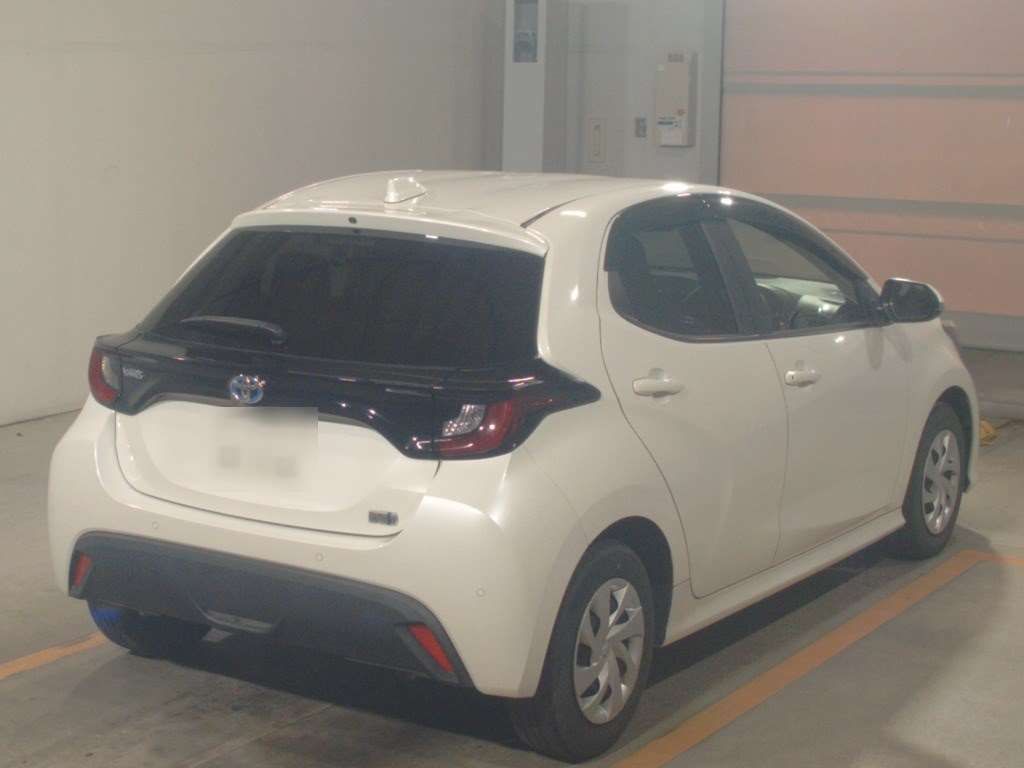 2021 Toyota Yaris ハイブリッドX auction photo 2