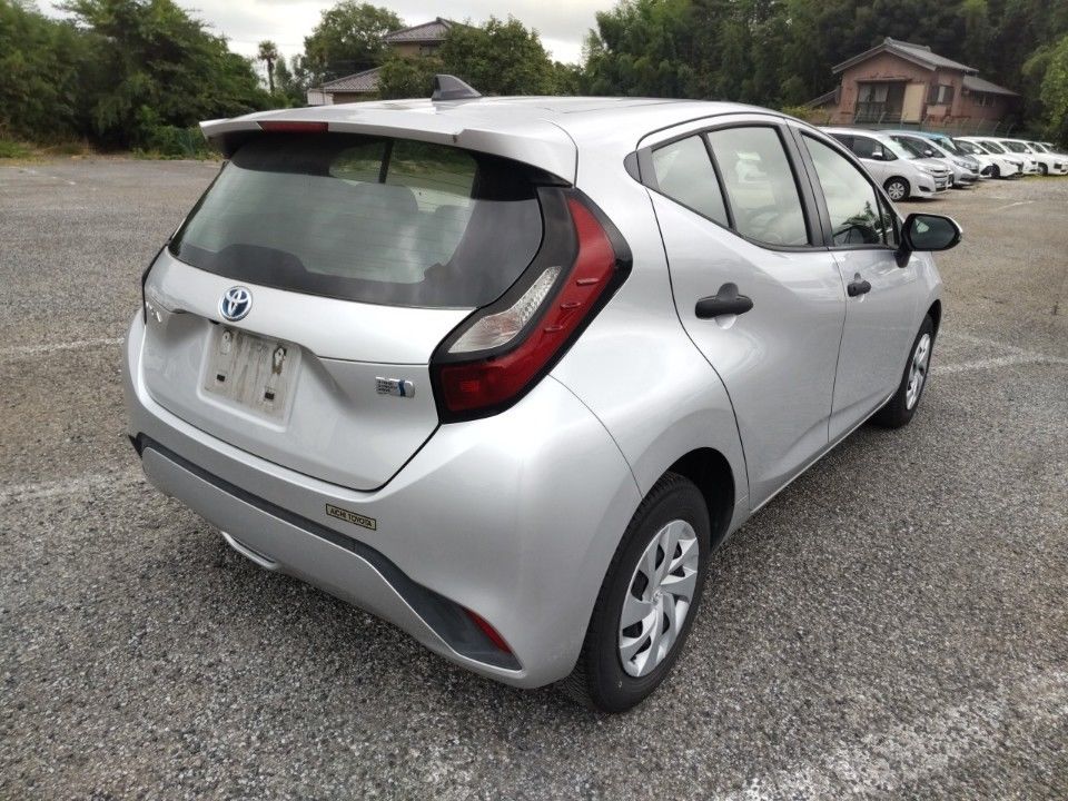 2021 Toyota Aqua auction photo 2