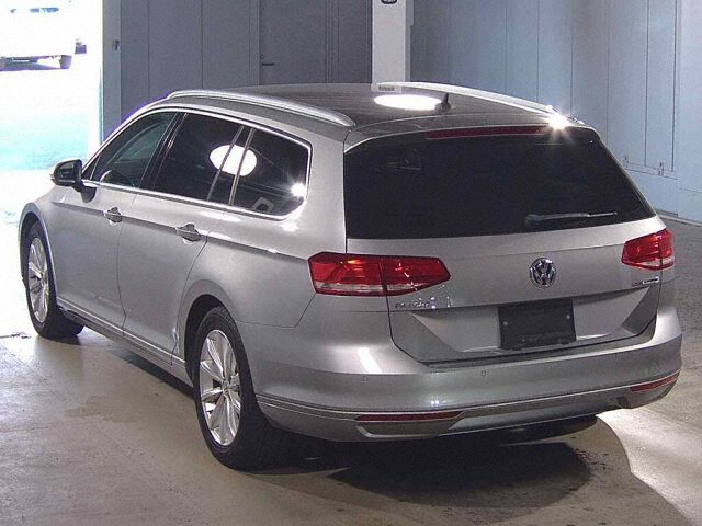2015 Volkswagen パサートヴァリアント TSIコンフォートライン auction photo 2