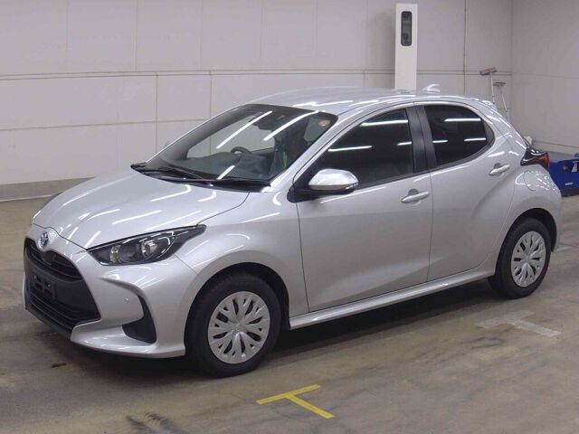 2022 Toyota Yaris ハイブリッドX 4WD auction photo 4