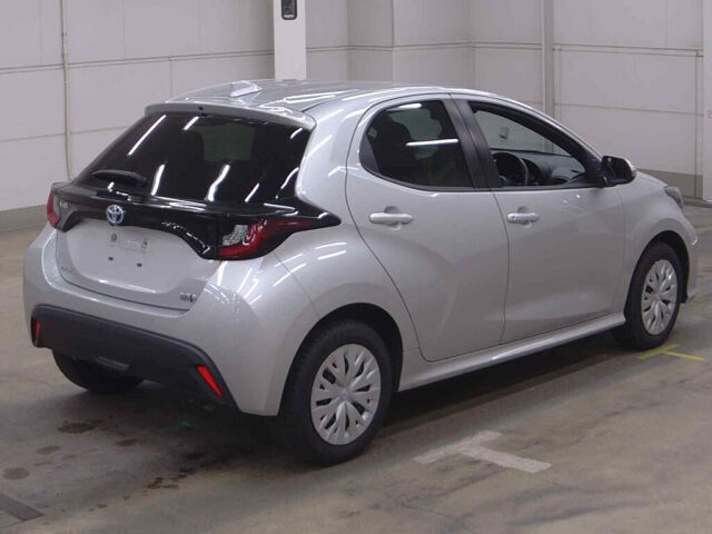 2022 Toyota Yaris ハイブリッドX 4WD auction photo 5