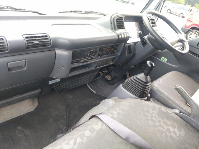 2005 Isuzu Elf auction photo 3