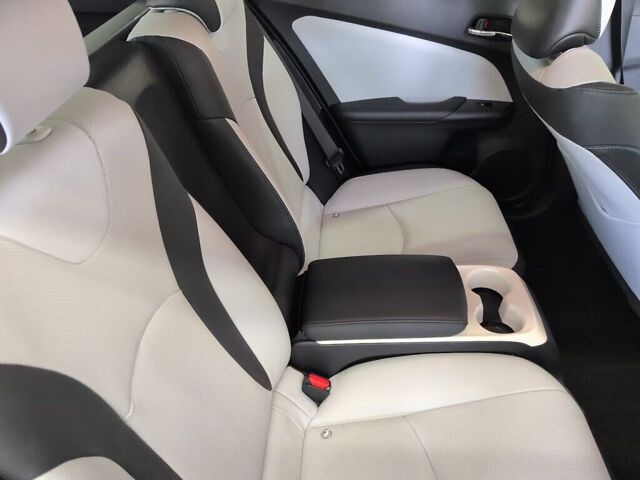 2017 Toyota Prius PHEV A Leather Package auction photo 6