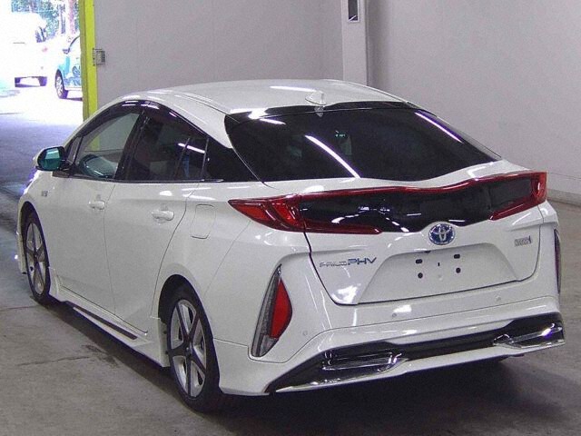 2017 Toyota Prius PHEV A Leather Package auction photo 2