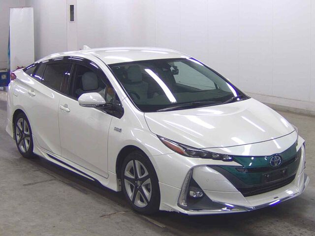 2017 Toyota Prius PHEV A Leather Package Japan auction vehicle
