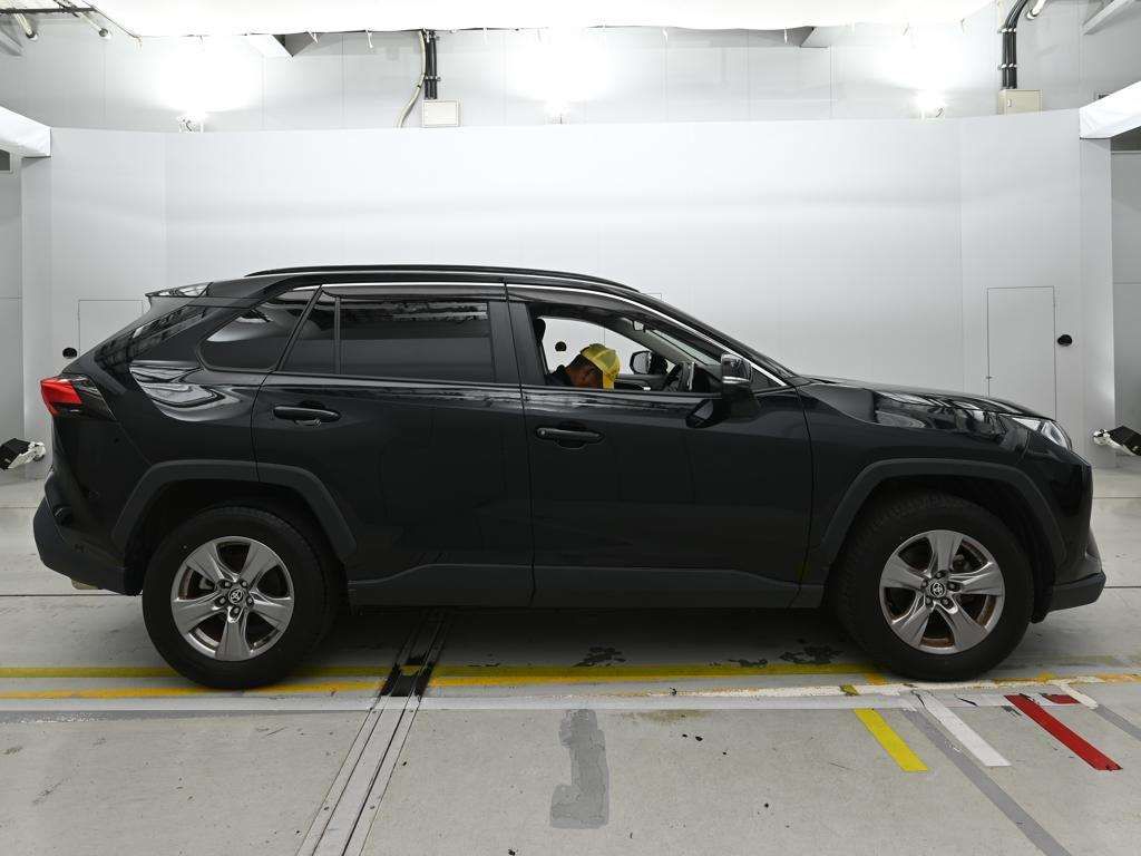 2023 Toyota RAV4 X 4WD auction photo 3