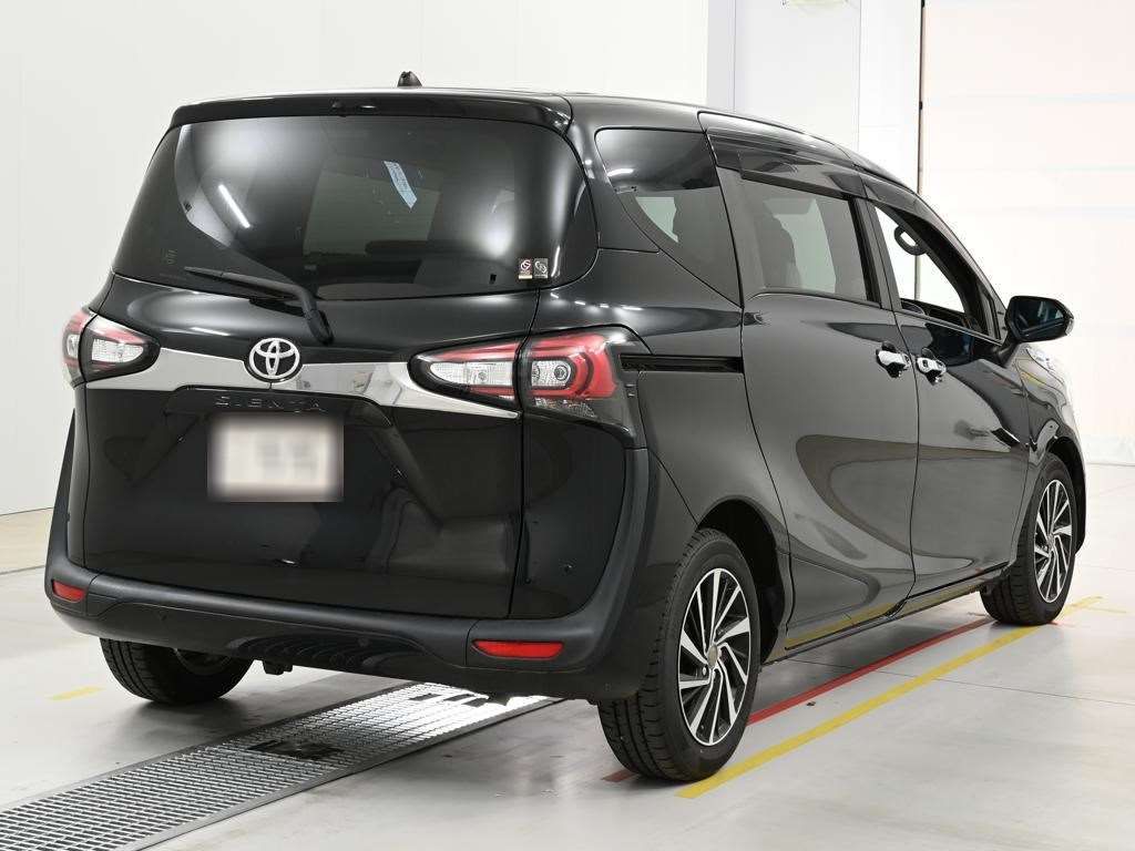 2021 Toyota Sienta Fanbase G Quero auction photo 2