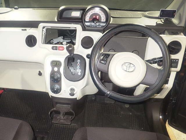 2014 Toyota Porte G auction photo 3