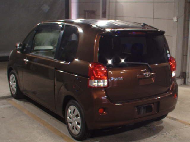 2014 Toyota Porte G auction photo 2