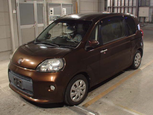 2014 Toyota Porte G auction photo 4