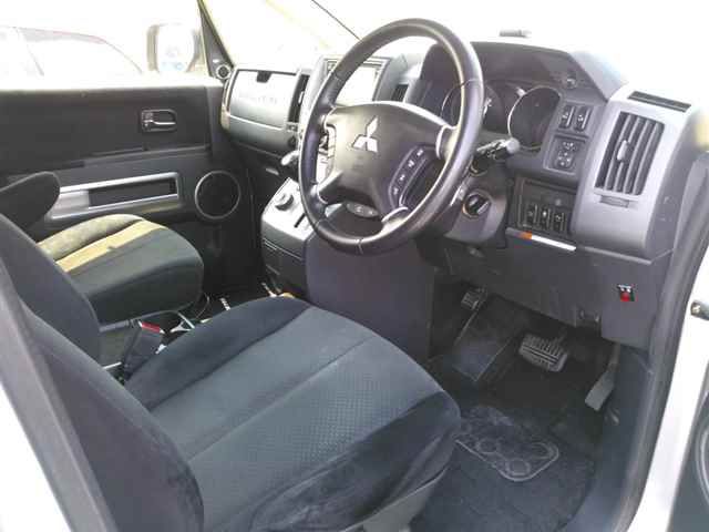 2007 Mitsubishi Delica D:5 4WD Gプレミアム auction photo 3