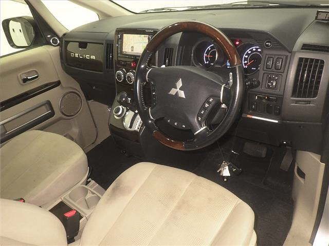 2015 Mitsubishi Delica D:5 4WD G Power Package 7-seater auction photo 3