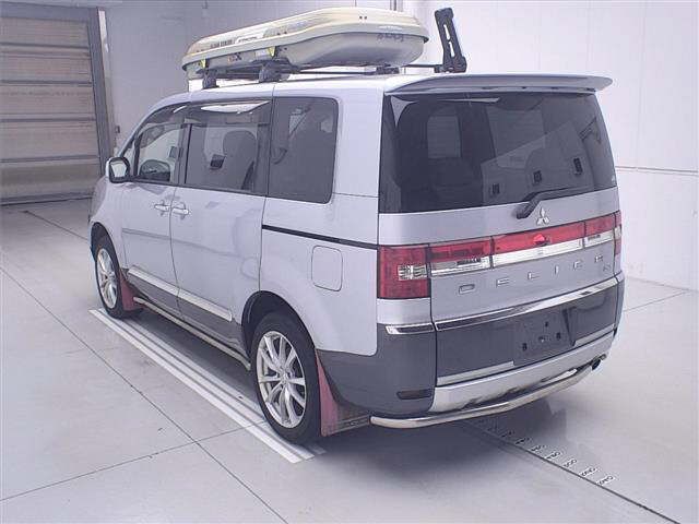 2015 Mitsubishi Delica D:5 4WD G Power Package 7-seater auction photo 2