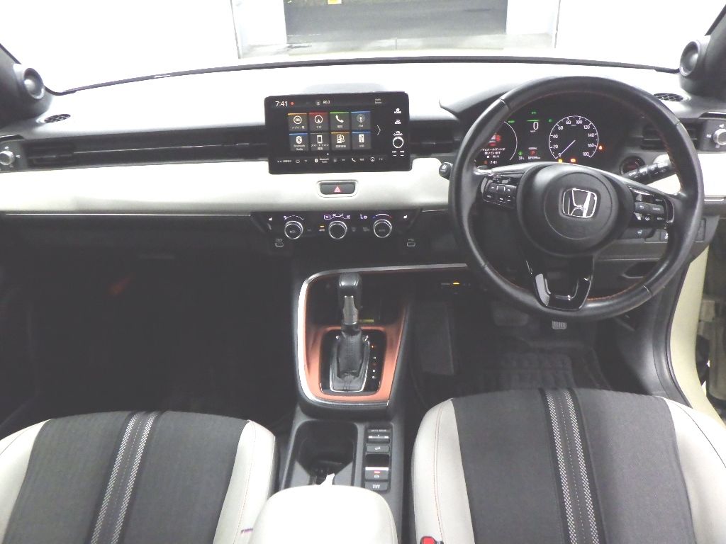 2022 Honda Vezel e:HEV Play auction photo 3