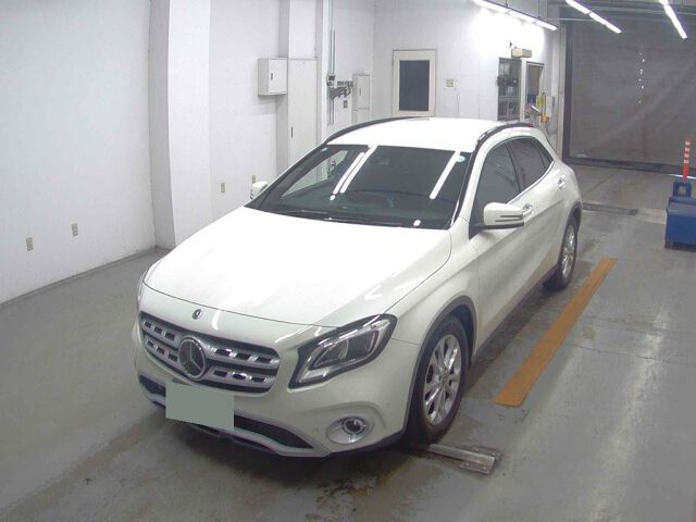 2017 Mercedes-Benz GLA-Class GLA180 auction photo 4