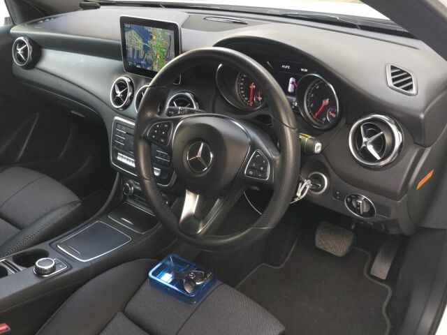 2017 Mercedes-Benz GLA-Class GLA180 auction photo 3