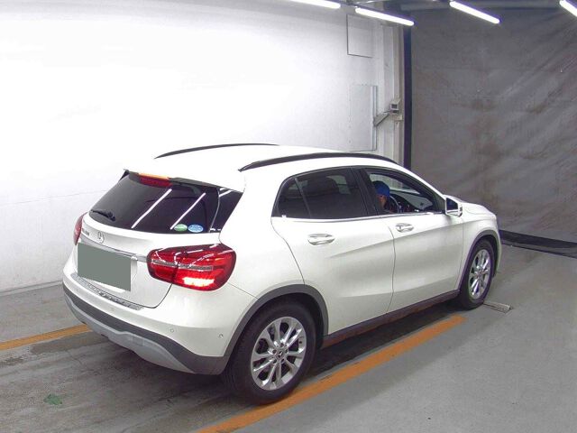 2017 Mercedes-Benz GLA-Class GLA180 auction photo 5