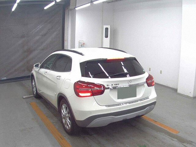 2017 Mercedes-Benz GLA-Class GLA180 auction photo 2
