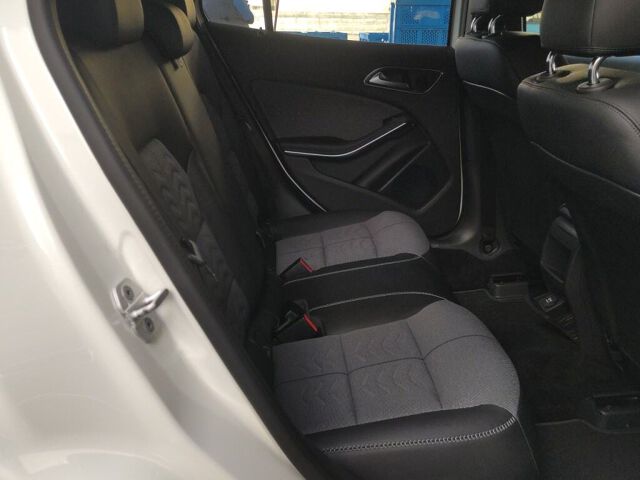 2017 Mercedes-Benz GLA-Class GLA180 auction photo 6
