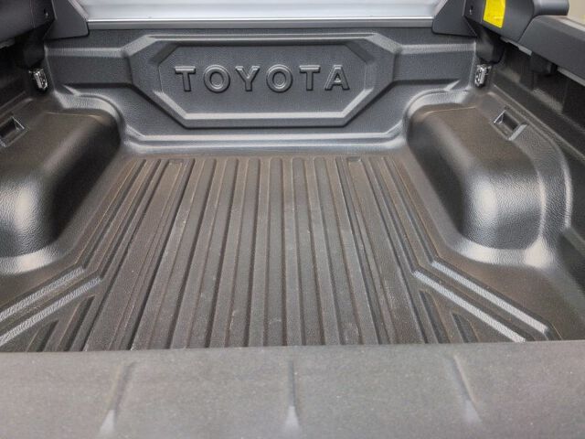 2026 Toyota Hilux Z Adventure 4WD auction photo 6