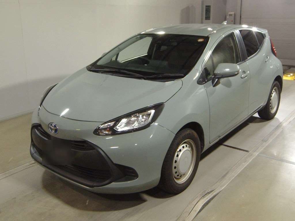 2022 Toyota Aqua X 4WD Japan auction vehicle