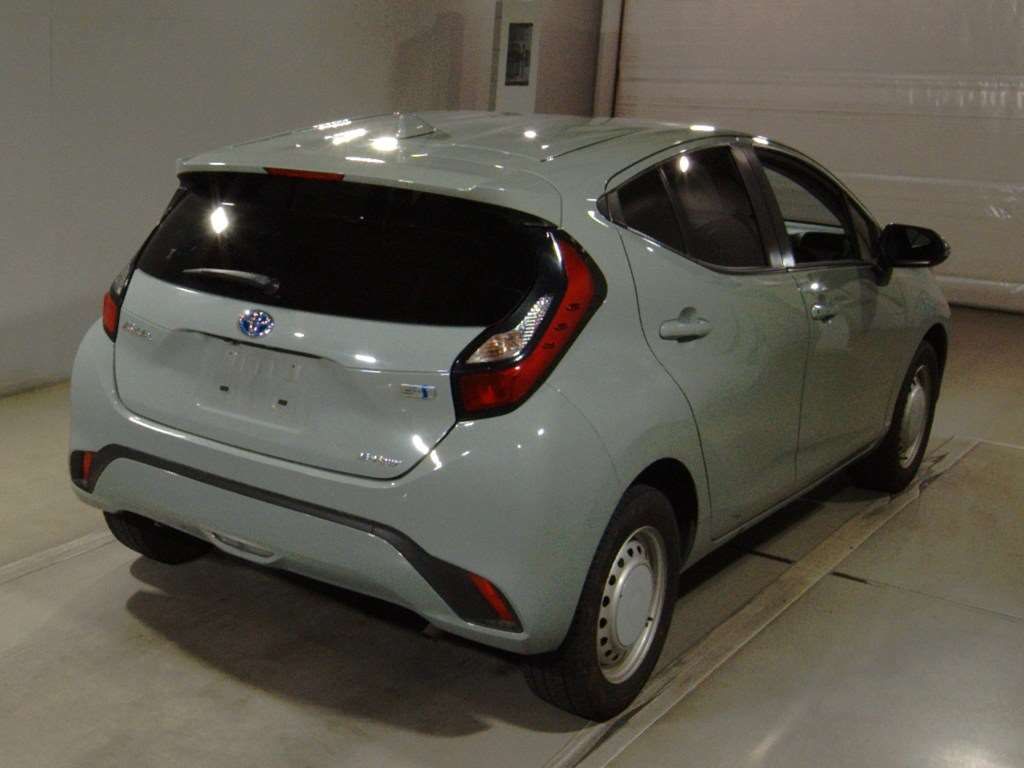 2022 Toyota Aqua X 4WD auction photo 2