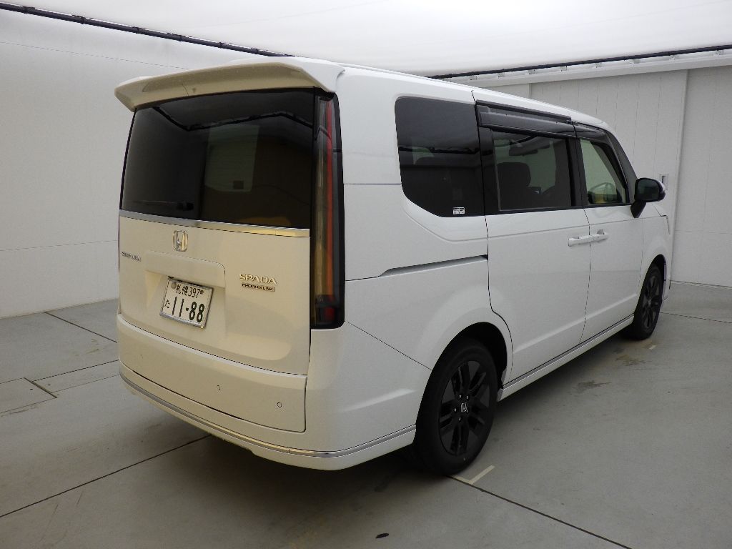 2022 Honda Stepwgn 4WD プレミアムライン auction photo 2