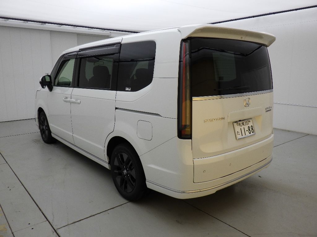 2022 Honda Stepwgn 4WD プレミアムライン auction photo 5