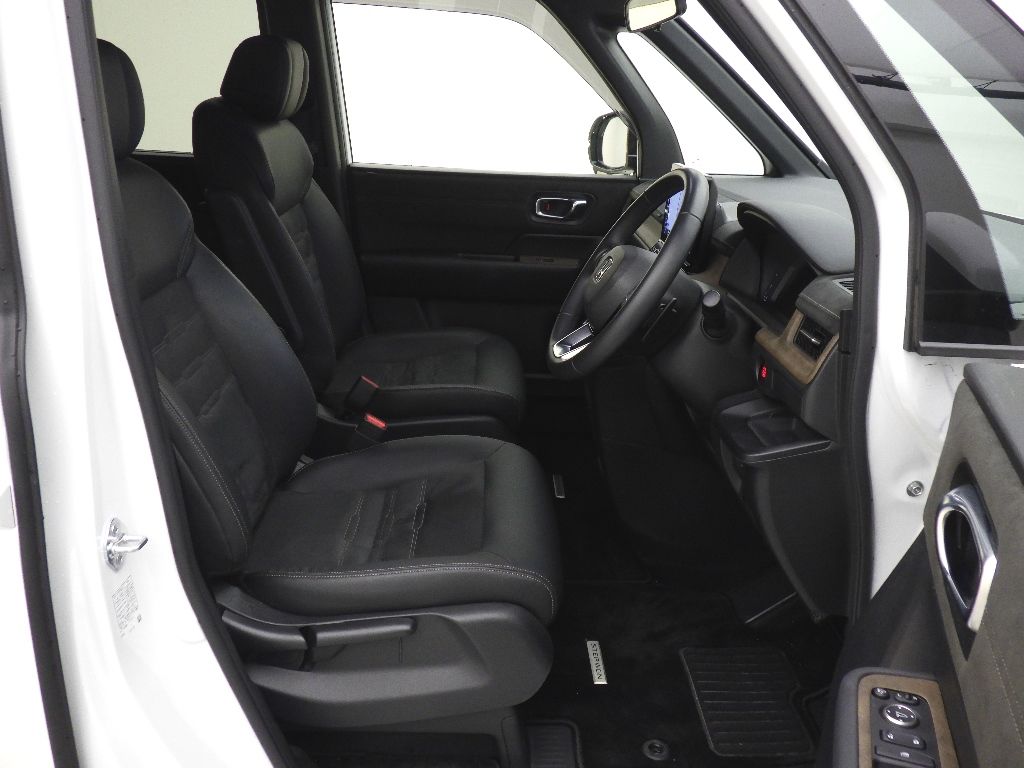 2022 Honda Stepwgn 4WD プレミアムライン auction photo 6