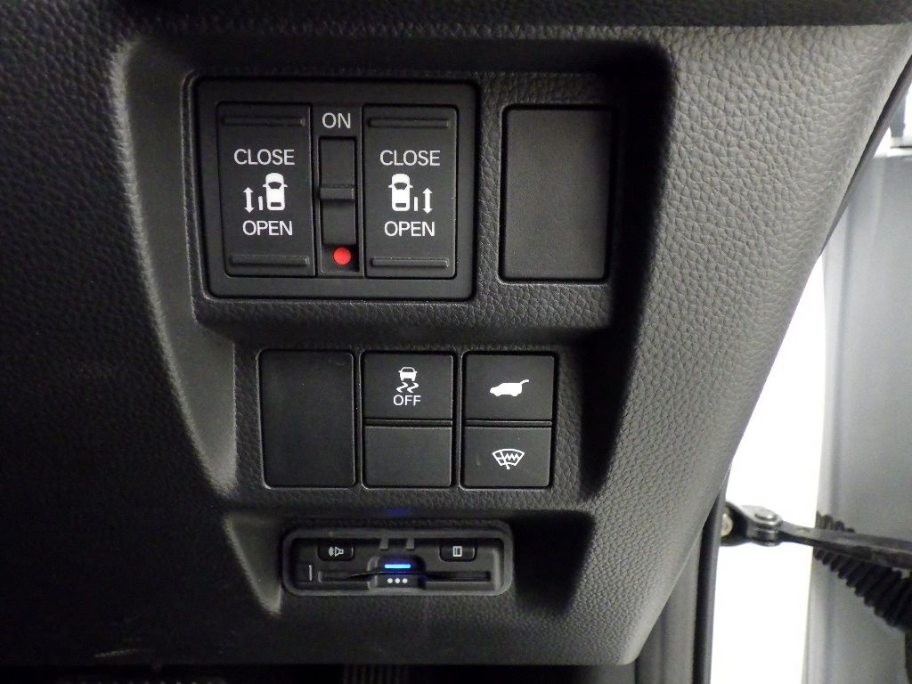 2022 Honda Stepwgn 4WD プレミアムライン auction photo 10