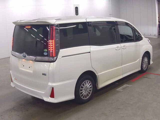 2018 Toyota Noah HV SI auction photo 5