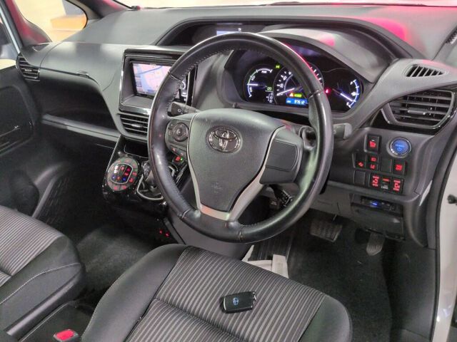 2018 Toyota Noah HV SI auction photo 3