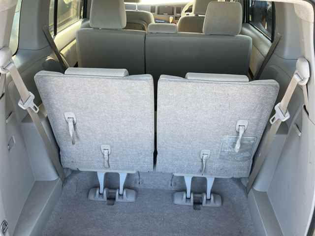 2013 Toyota Isis G auction photo 9