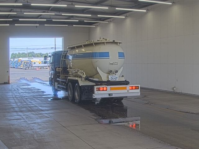 2005 Isuzu Giga フンリュウセンヨウ auction photo 2