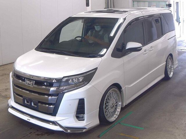 2019 Toyota Noah SI auction photo 4