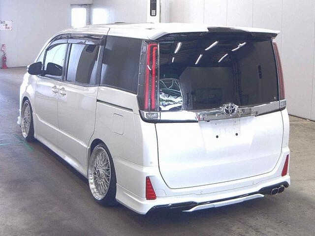 2019 Toyota Noah SI auction photo 2