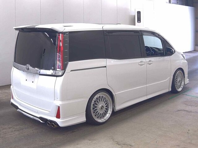 2019 Toyota Noah SI auction photo 5
