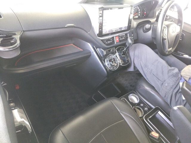 2019 Toyota Noah SI auction photo 3