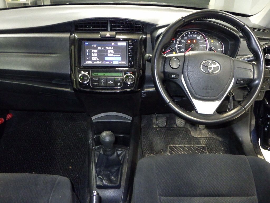 2015 Toyota Corolla Axio 1.5G auction photo 3