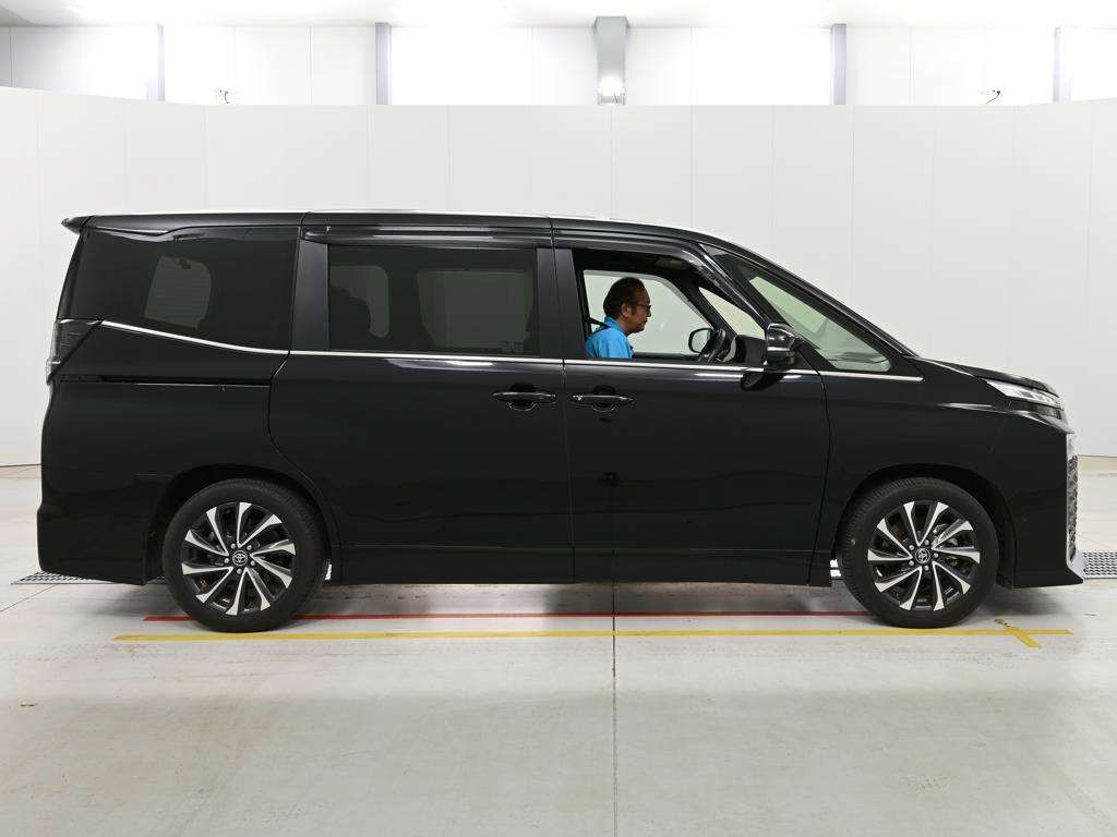 2023 Toyota Voxy ハイブリッドS-Z auction photo 3