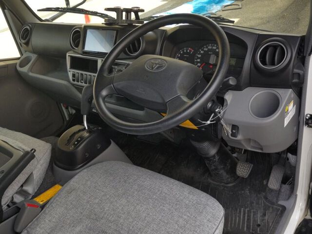 2019 Toyota Dyna auction photo 3