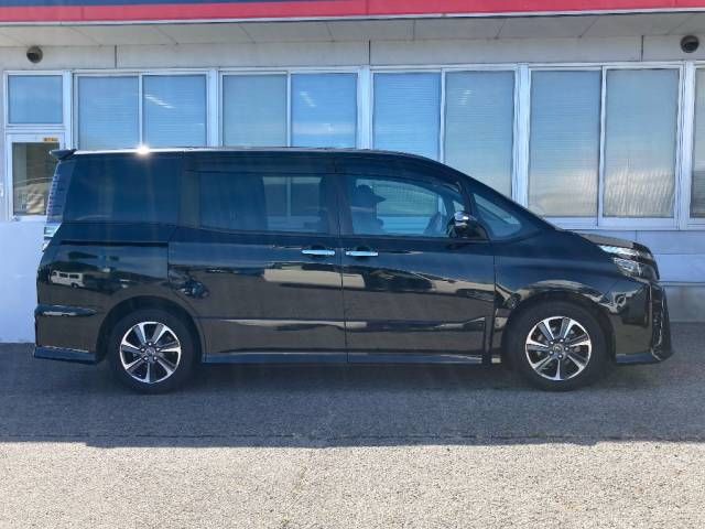 2018 Toyota Voxy ZS 煌 auction photo 2
