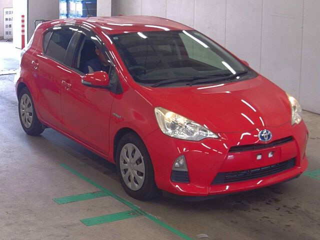 2013 Toyota Aqua S Japan auction vehicle
