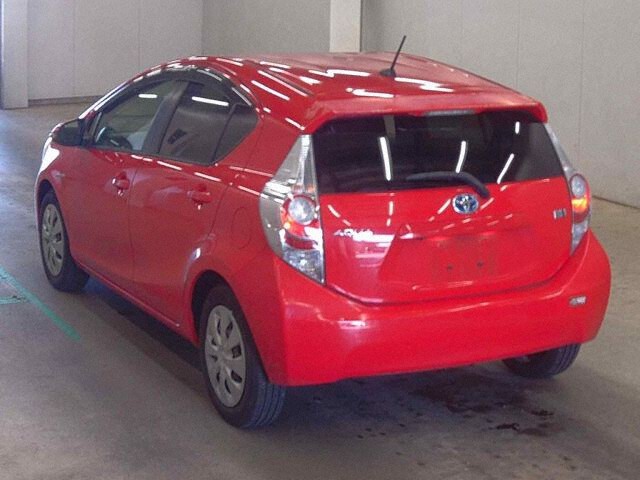 2013 Toyota Aqua S auction photo 2