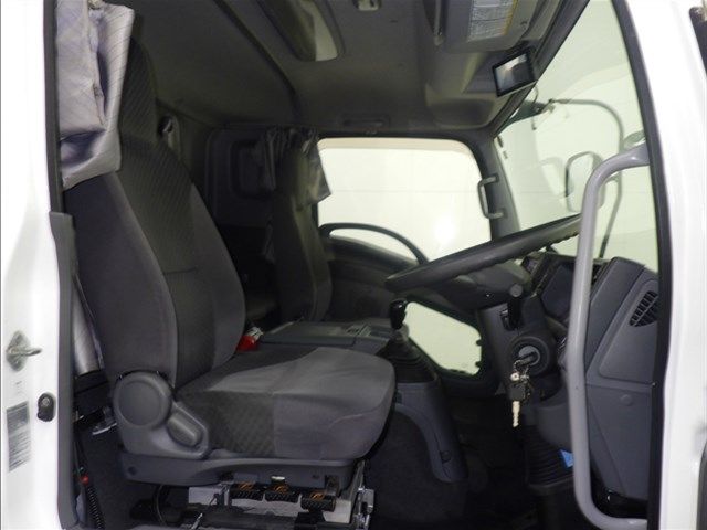 2015 Isuzu Forward Wing auction photo 6