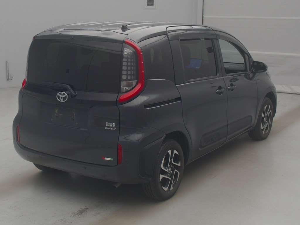 2024 Toyota Sienta Hybrid Z 4WD auction photo 2