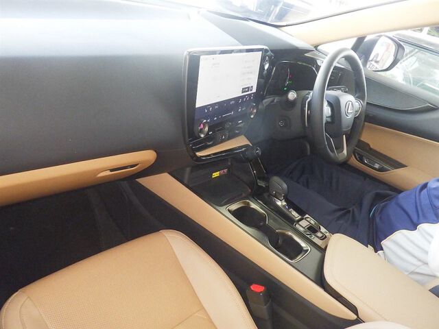2023 Lexus NX NX350HバージョL auction photo 3